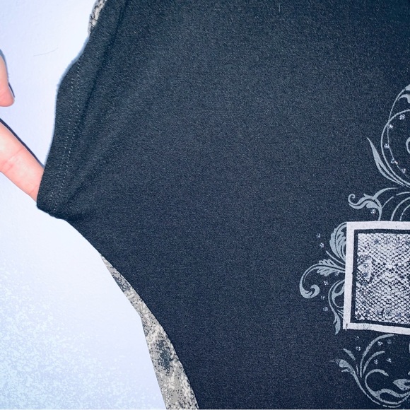 Hybrid Cross Animal Print Back Shirt - Picture 11 of 14